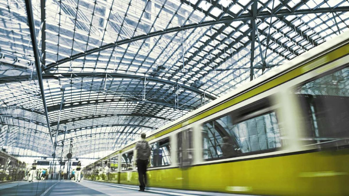 bild-fur-messe_ppt-sbahn-b-gefarbt-1440×811-q55 train en mouvement